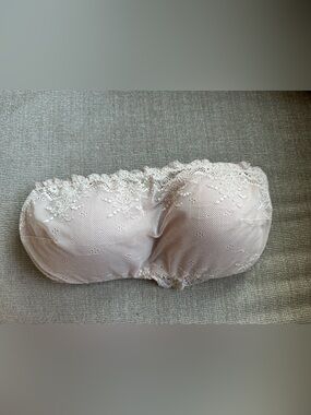 SPANX Strapless Lace Bandeau Bra in Beige Size Medium
